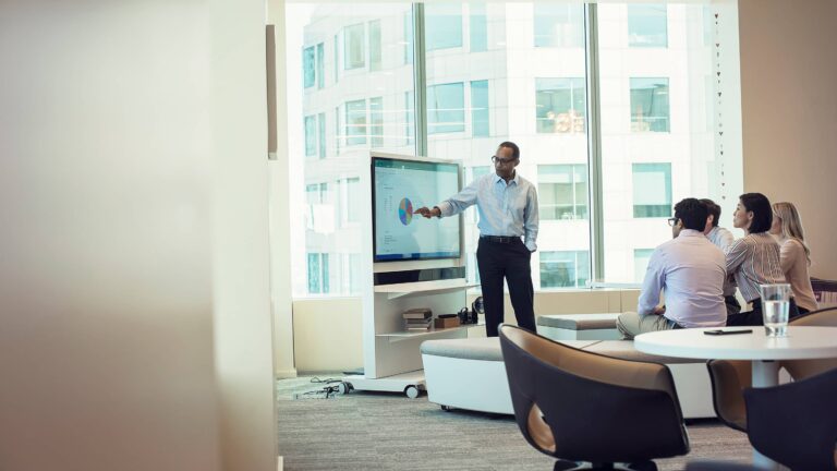 Five Key Benefits of Employee Apps for Modern Internal Communication