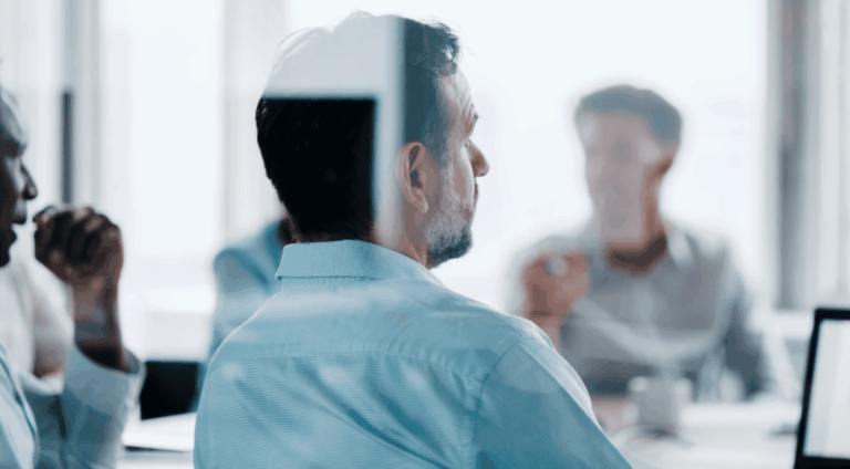 Développement de logiciel d’entreprise : le vrai processus en 4 étapes pour maîtriser coûts, risques et ROI